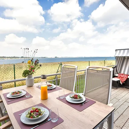 Meerliebe: Wasserblick, Terassen Mit Loungemoebeln, Kamin, Strandkorb