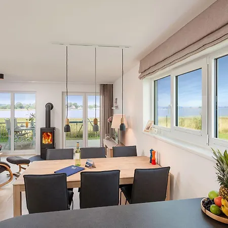 Holiday home Meerliebe: Wasserblick, Terassen Mit Loungemoebeln, Kamin, Strandkorb Kappeln